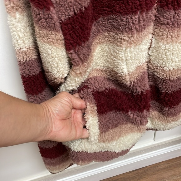 The Buckle’s Ashley Fuzzy Sherpa Hooded Jacket Mauve Stripe Size XL - Picture 8 of 14